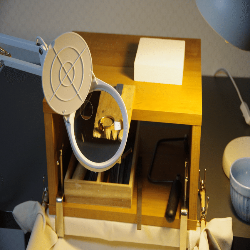 ①【予算5000円】自宅にミニマルな彫金作業机を作ろう｜tuucul