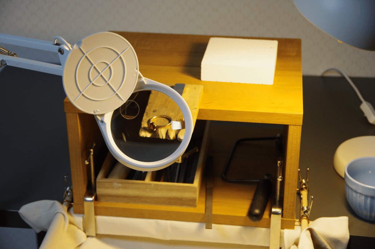 ねこ　彫金机　（パイン材製）　※ハンドメイド ねこ 彫金机 （パイン材製） ※ハンドメイド ねこ 彫金机