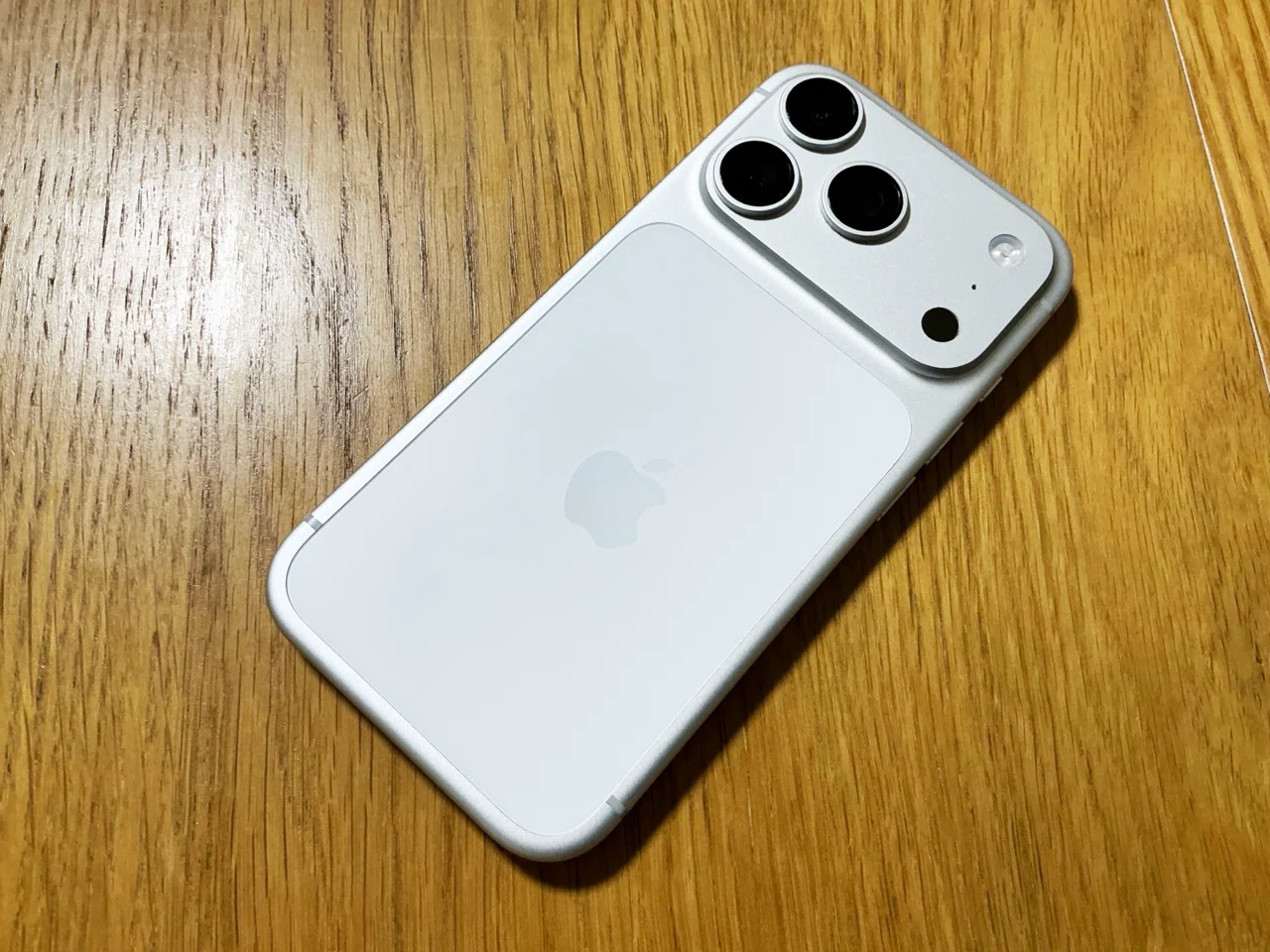 iPhone17 Proにして1ヶ月経った：生活は変わったか？｜202号室