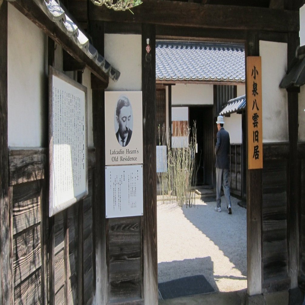 小泉八雲の机｜しおりん