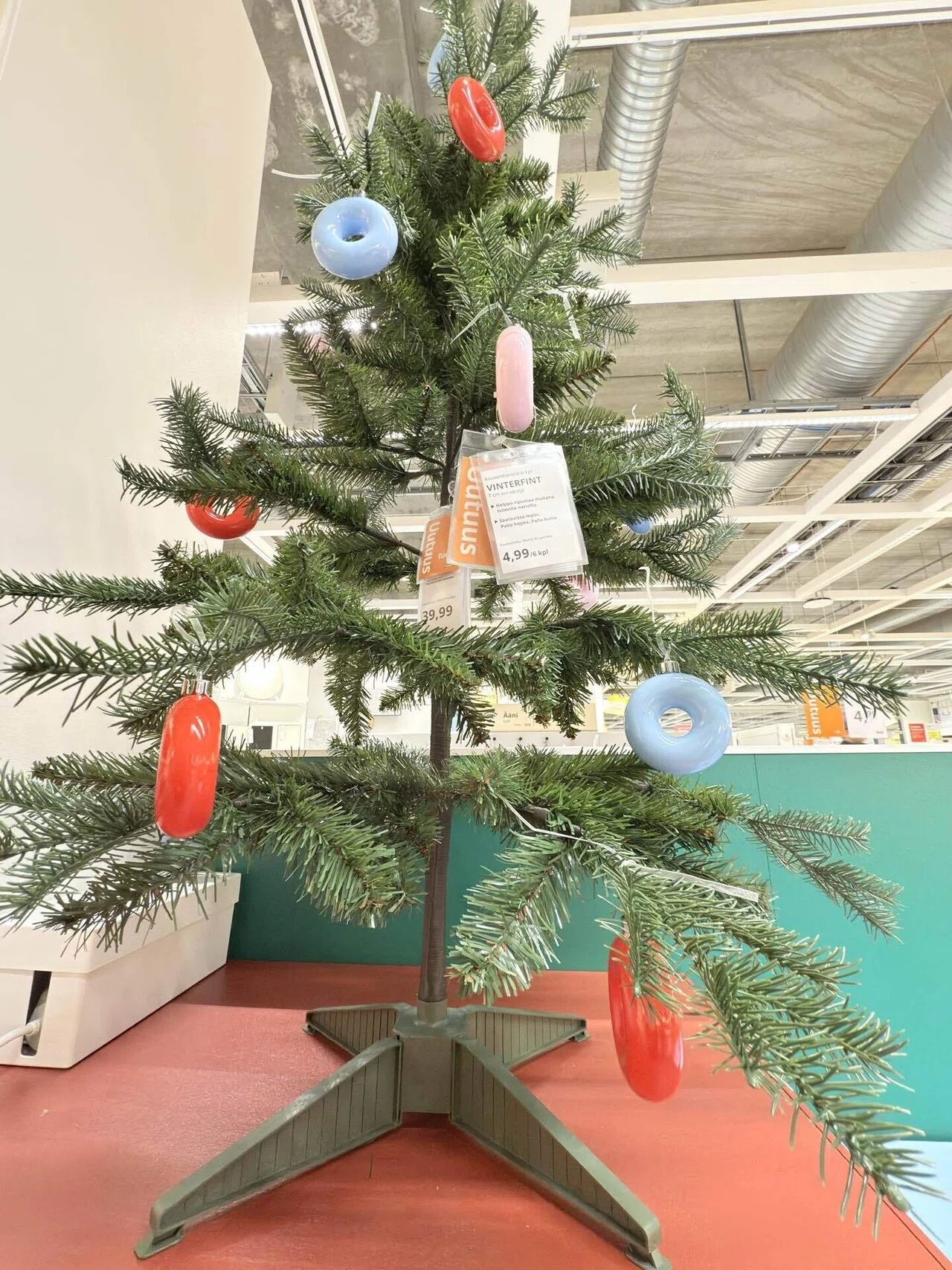 KIRKLAND　クリスマス飾り 137cm LEDクリスマスツリー | Costco Japan