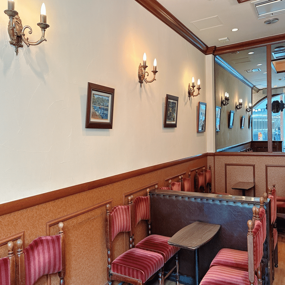 新宿カフェ】秘密基地のような地下階段の先にある「名曲•珈琲 新宿