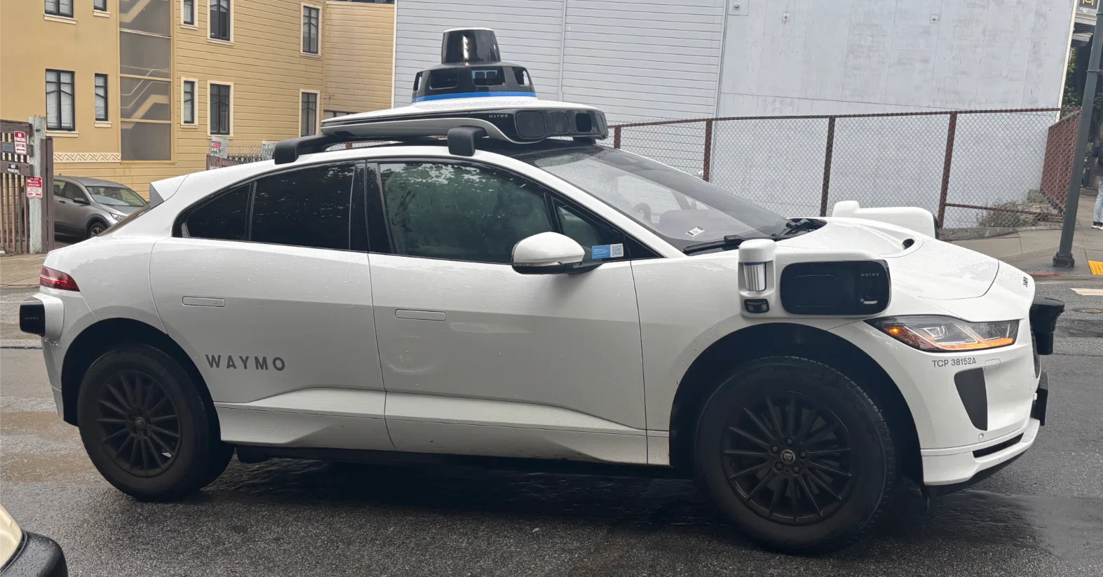 人間より運転ウマい」は本当か？雨のサンフランシスコでWaymo無人