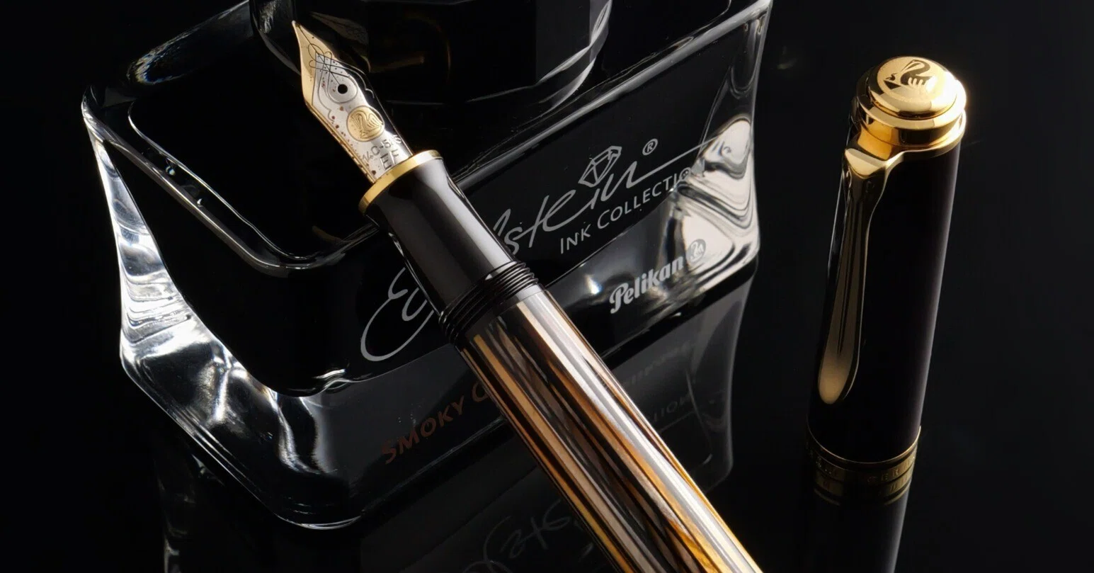 琥珀に揺れる静謐の輝き：Pelikan Souverän M400 Tortoiseshell-Brown
