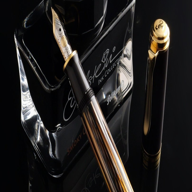 琥珀に揺れる静謐の輝き：Pelikan Souverän M400 Tortoiseshell-Brown