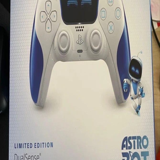 本日見つけた掘り出しモン!】PS5 DualSenseコントローラー ASTRO BOT 