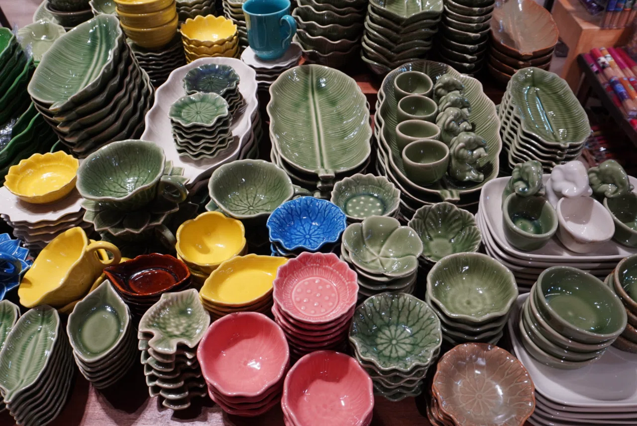 Thailand食器類 バンコク買い物]Central World向かいのBIGC 5階「Tonpo Sineha ceramic