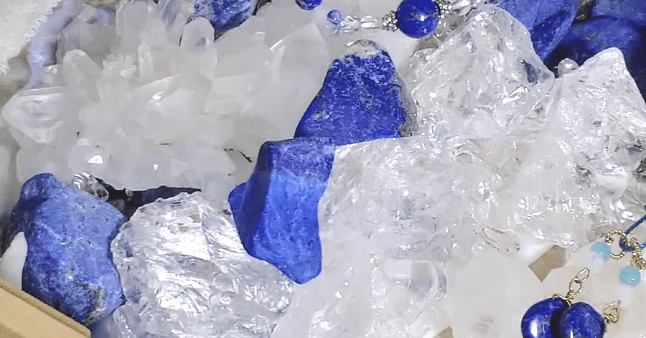 神々に愛される青、ラピスラズリ。心を高みに導く聖なる石｜七瀬夏樹