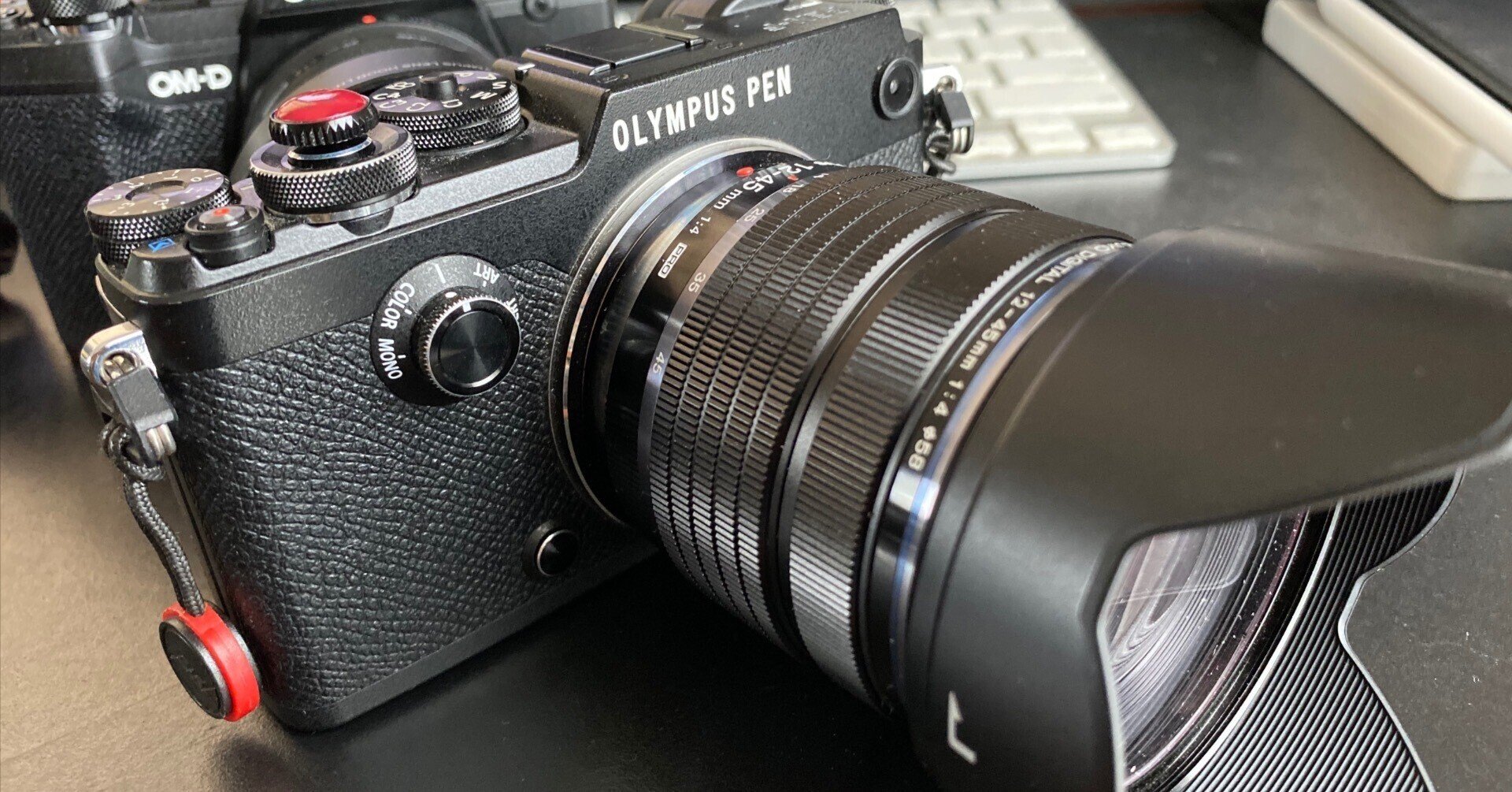 OLYMPUS PEN F 一眼レフカメラ 40mm 100mm レンズ付き 名前とスタイルに惹かれた Olympus PEN F｜ema_photo