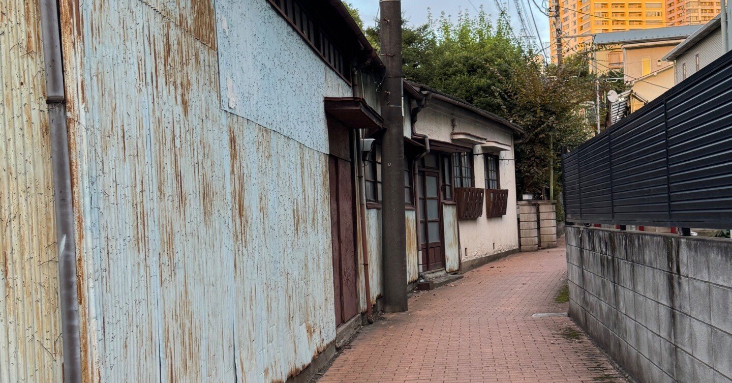 東京探索記 60 荒川区西日暮里 ～トタンとタワマン～｜露塵散