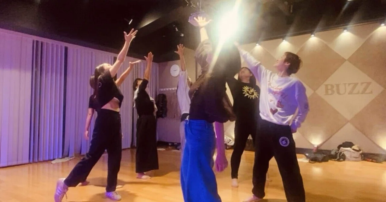 Rectangle Moving Liquid #249. Moving forward while planting roots called peace of mind.|ikumi