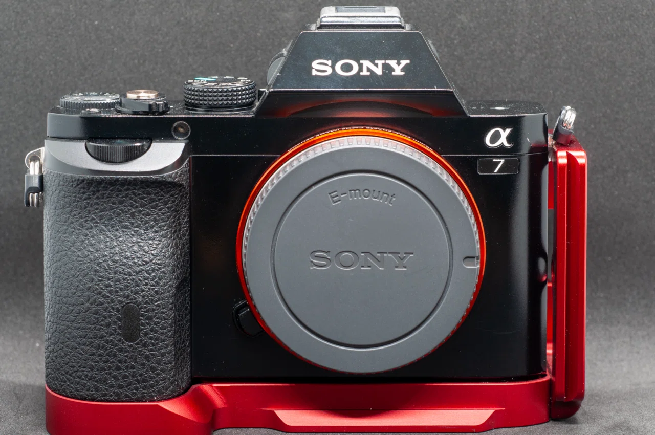 SONYの初代α7を手放せない理由〜高性能時代に逆行する“ゆっくり撮る