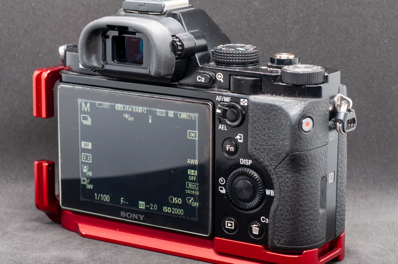 SONYの初代α7を手放せない理由〜高性能時代に逆行する“ゆっくり撮る