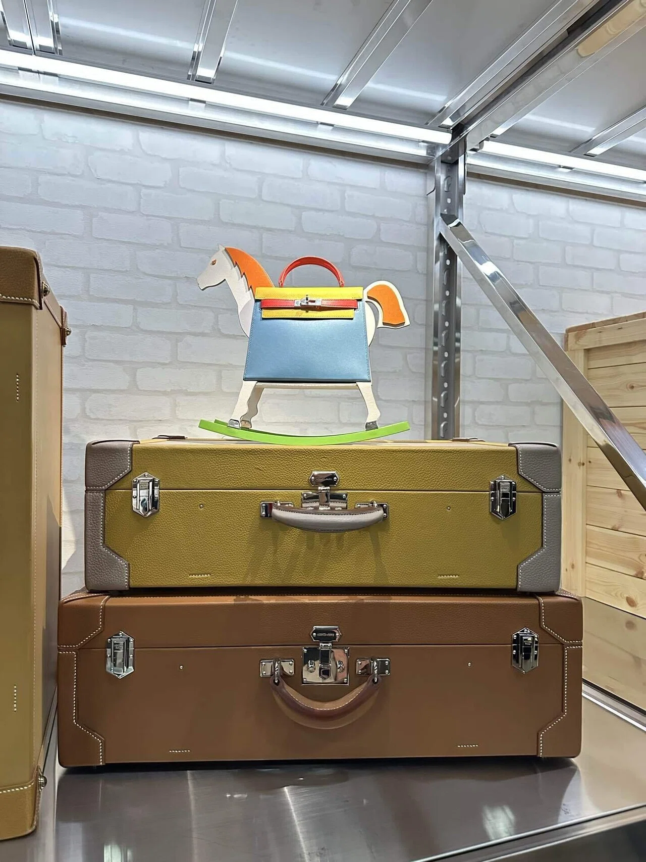 SALE／60%OFF】 HERMES THE と*こ様 MEWS 英国王室の馬や金ピカの超