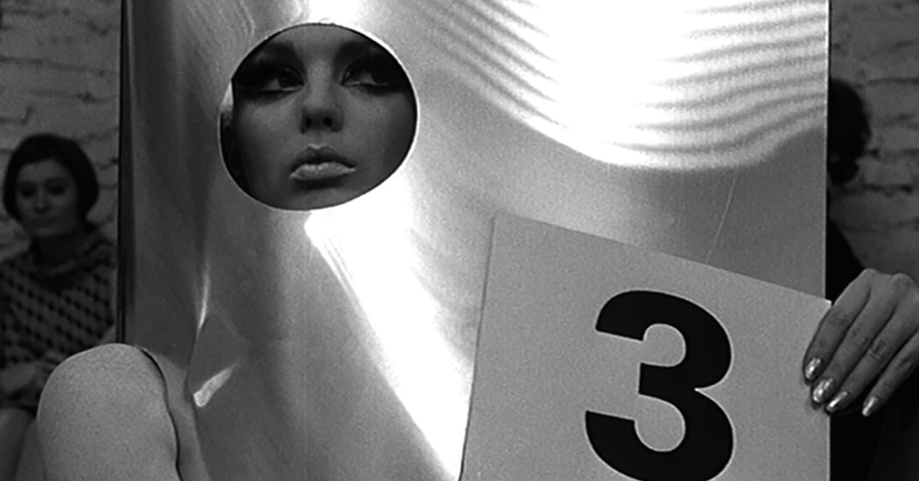 映画『ポリーマグーお前は誰だ？』感想と批評｜ローマの休日の見事な