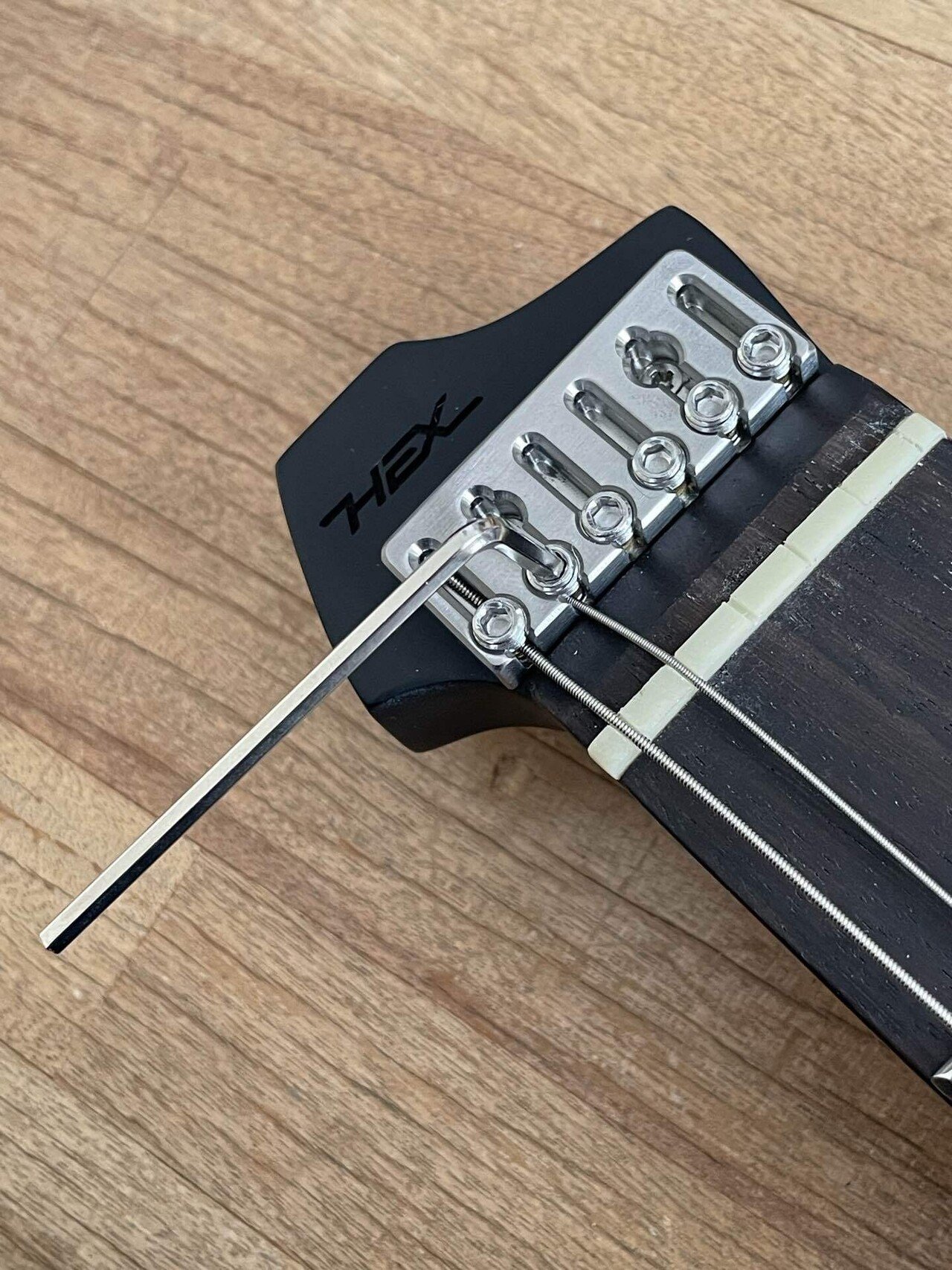 Hex Guitars N400の弦交換｜不死鳥