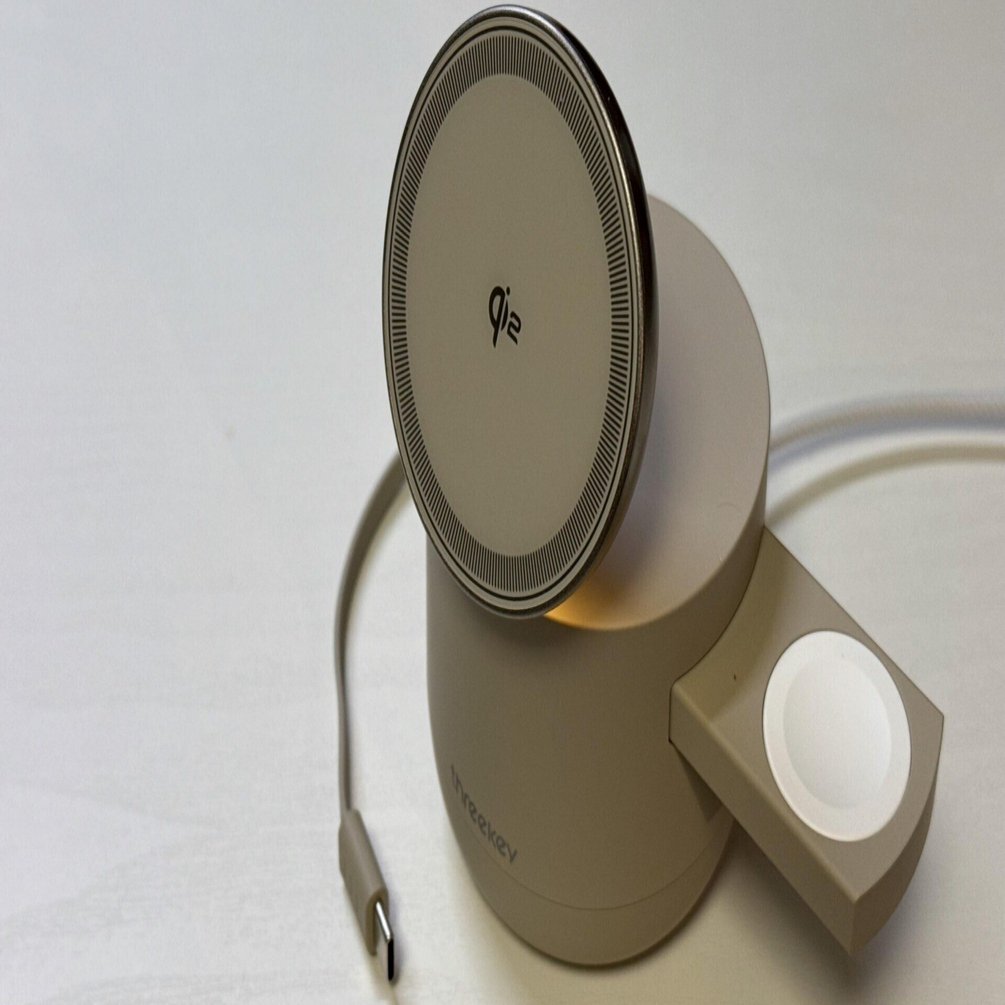 THREEKEY 4in1 TK-CW303 でデスクの充電環境をまとめられた｜もつ