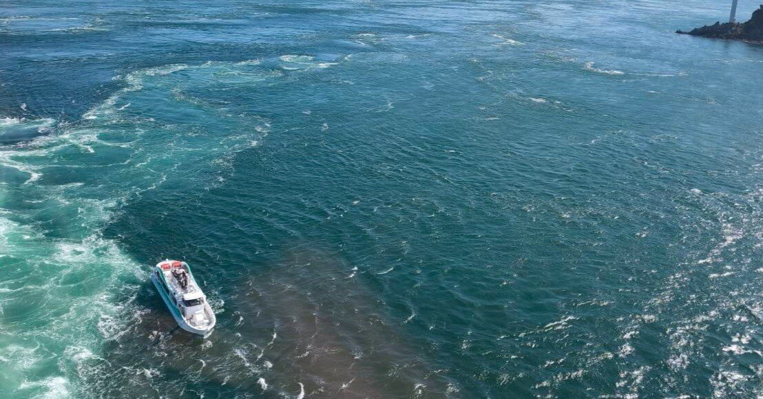 【溢れかえる岸辺2枚】【渦まく知識4枚】 圧巻！徳島の渦潮を見て来ました！｜久保田えつし｜surf(サーフ)@大崎