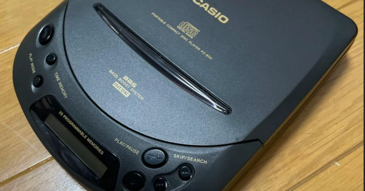 筋肉質ゴリゴリサウンド」のPZ-800！電池4本で駆動するポータブルCD