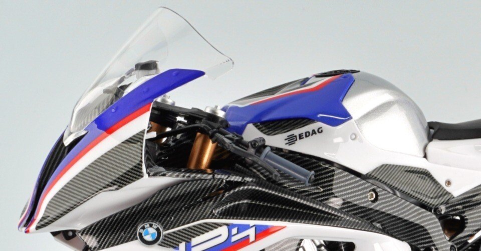 モンモデル 1/9 BMW HP4 RACE 組み立てるだけの贅沢、塗装済み