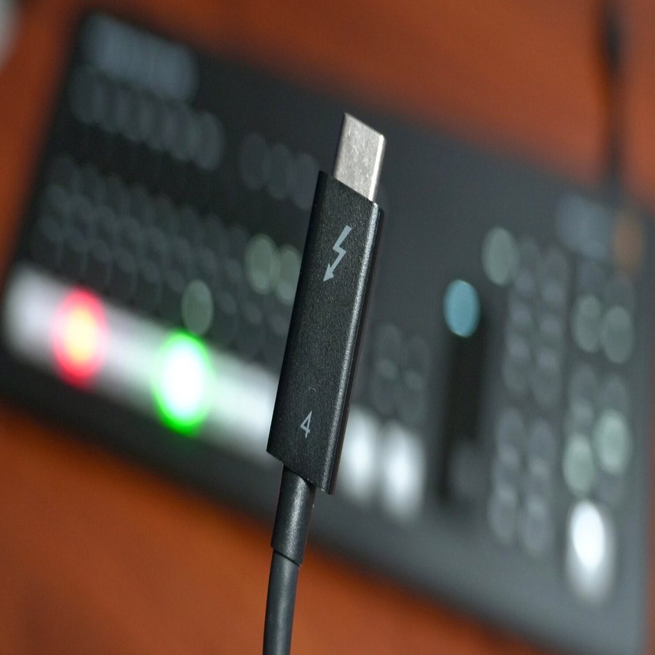 ATEM Mini Extreme ISO G2はThunderbolt端子が最高！ケーブル一本で