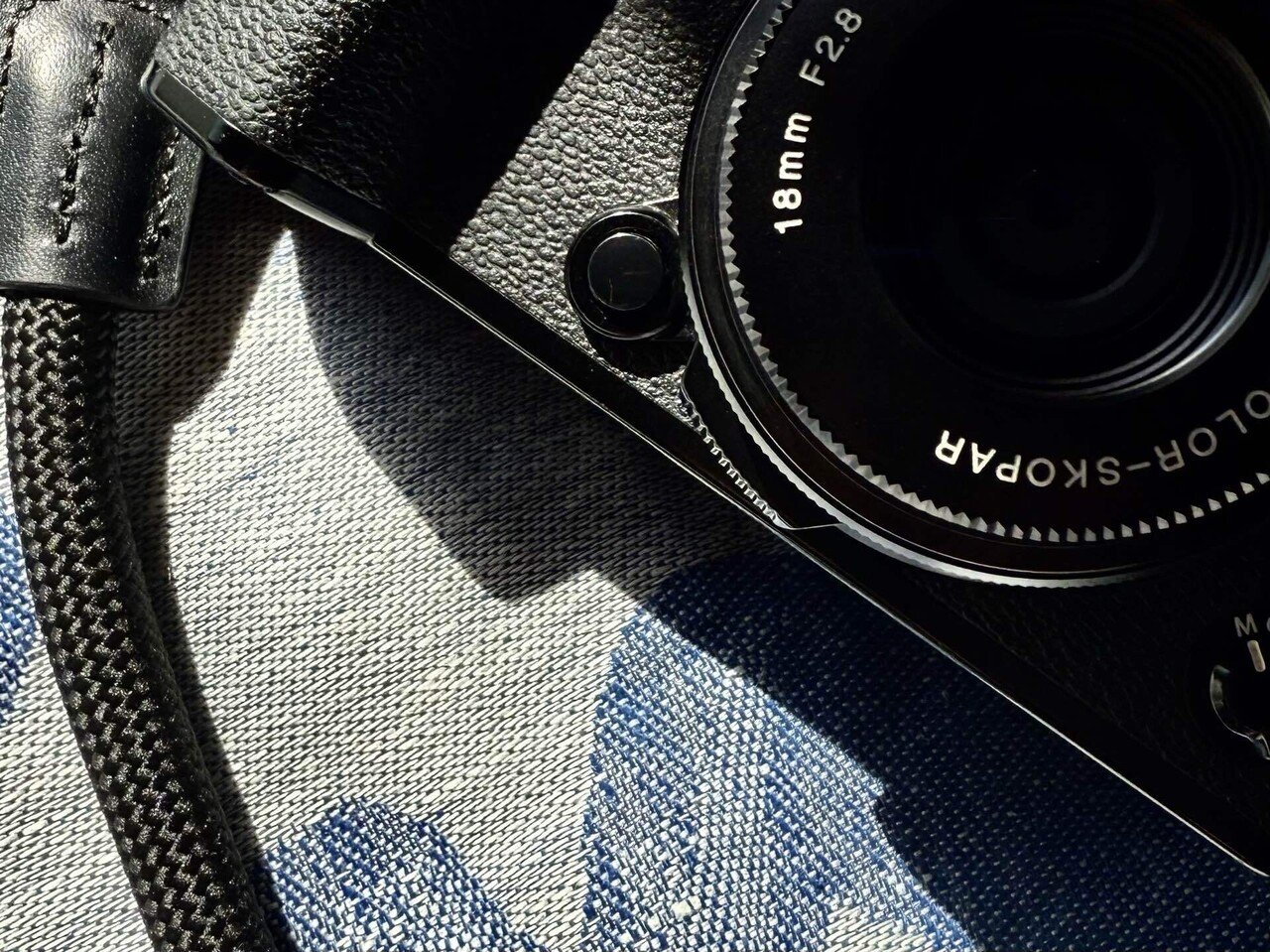 colorskopar18mmF2.8(X) 都会のモノクロスナップがいい！レビューと私