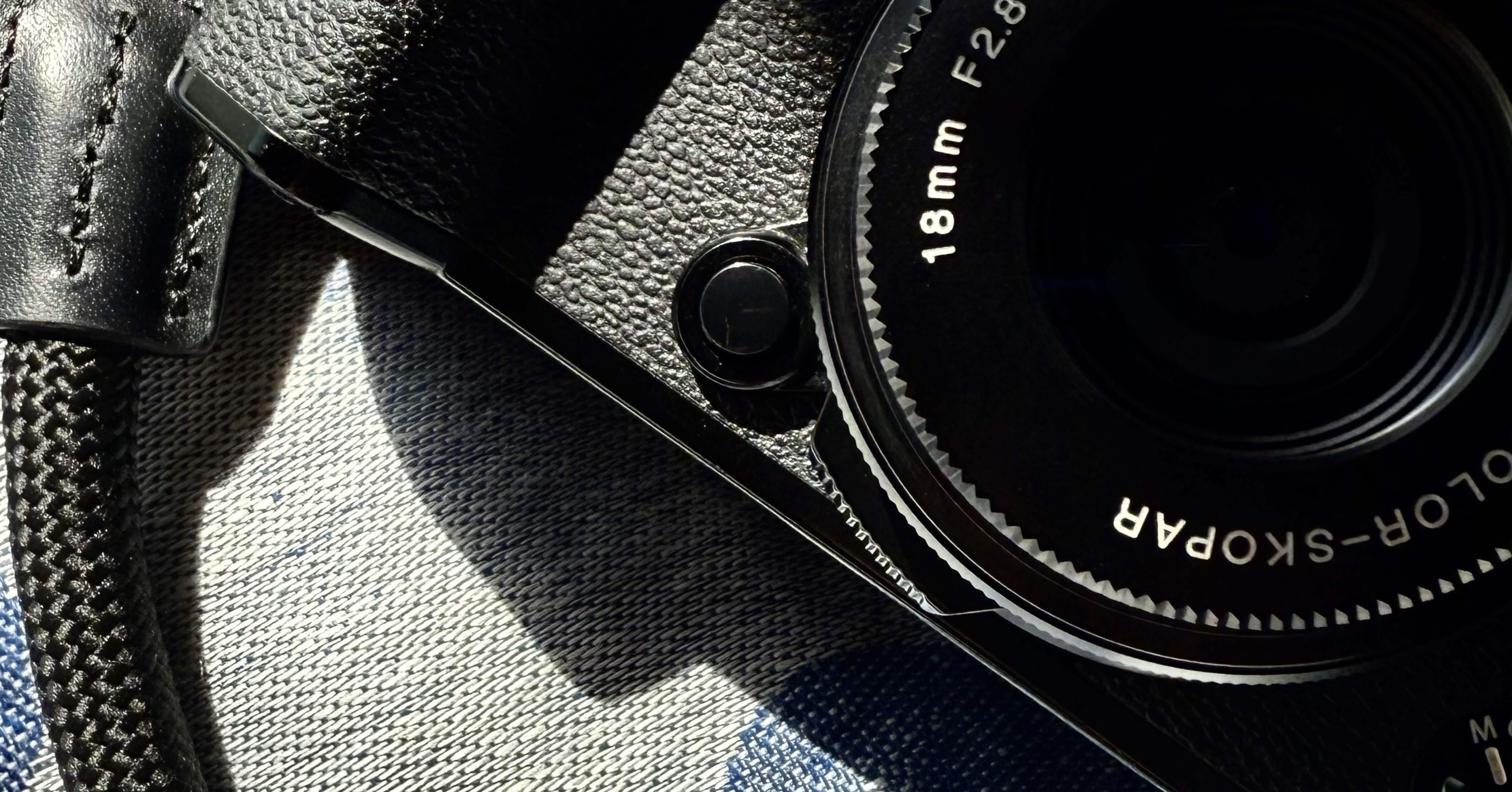 colorskopar18mmF2.8(X) 都会のモノクロスナップがいい！レビューと私