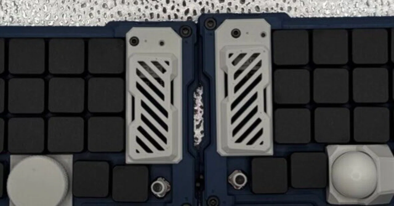 MeKaBu 自作キーボード 分割キーボード MeKaBuキーボード〜分割・無線・モジュールシステムのスゴいやつ｜すのー