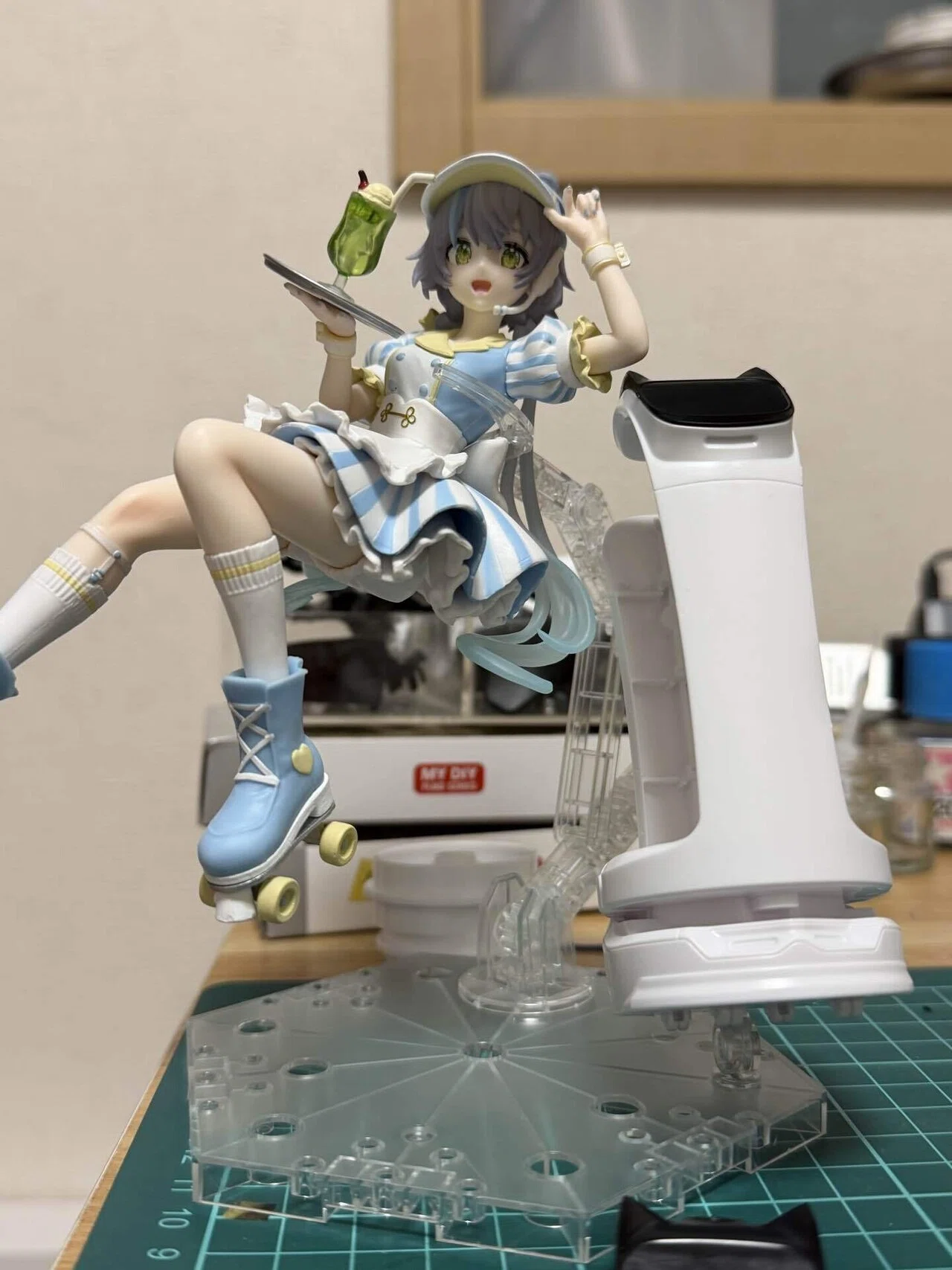 プライズフィギュアとプラモデルのコラボレーション｜スイートネイル
