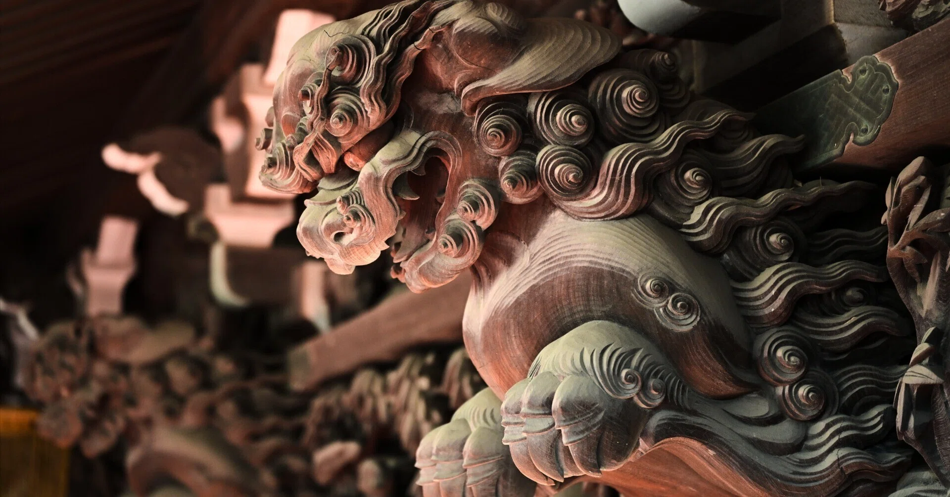 彫刻のお寺 （Z9 : NIKKOR Z 24-70mm f/2.8 S II） ｜シェル