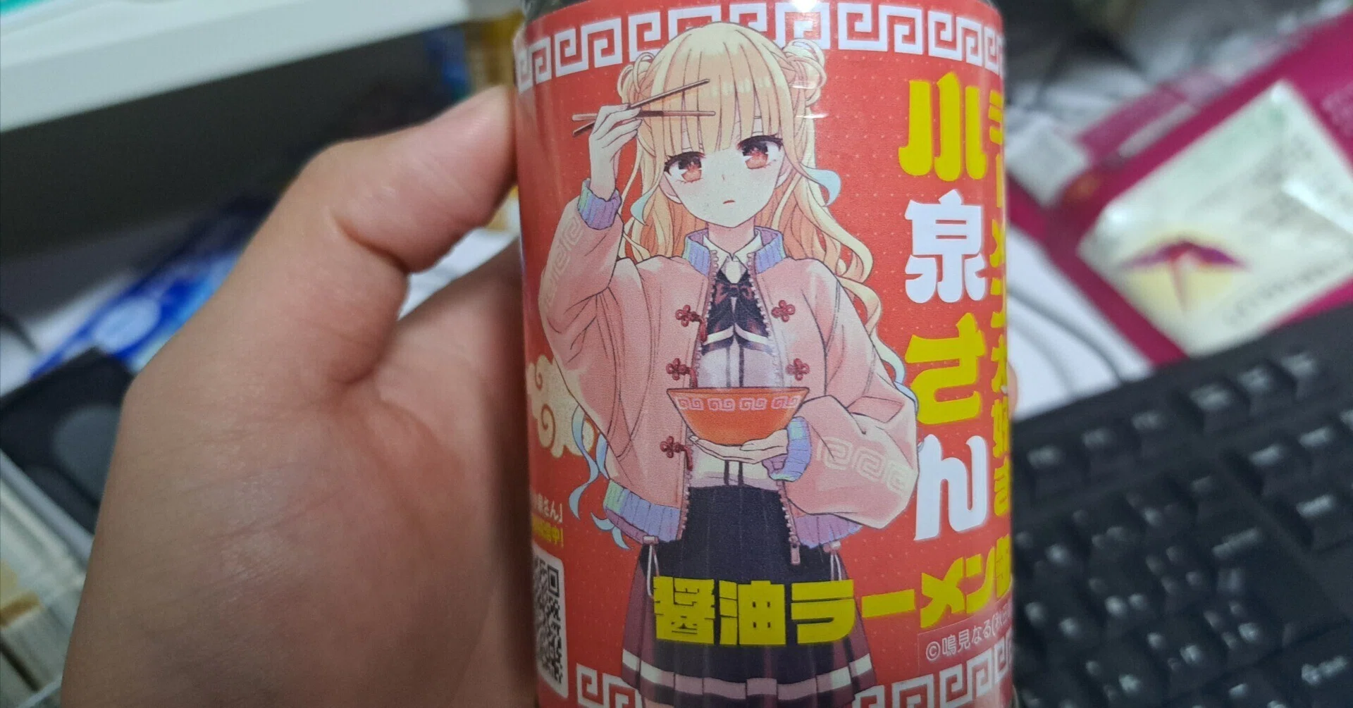 食】ラーメン大好き小泉さん×醤油ラーメン缶｜ジロ頭巾