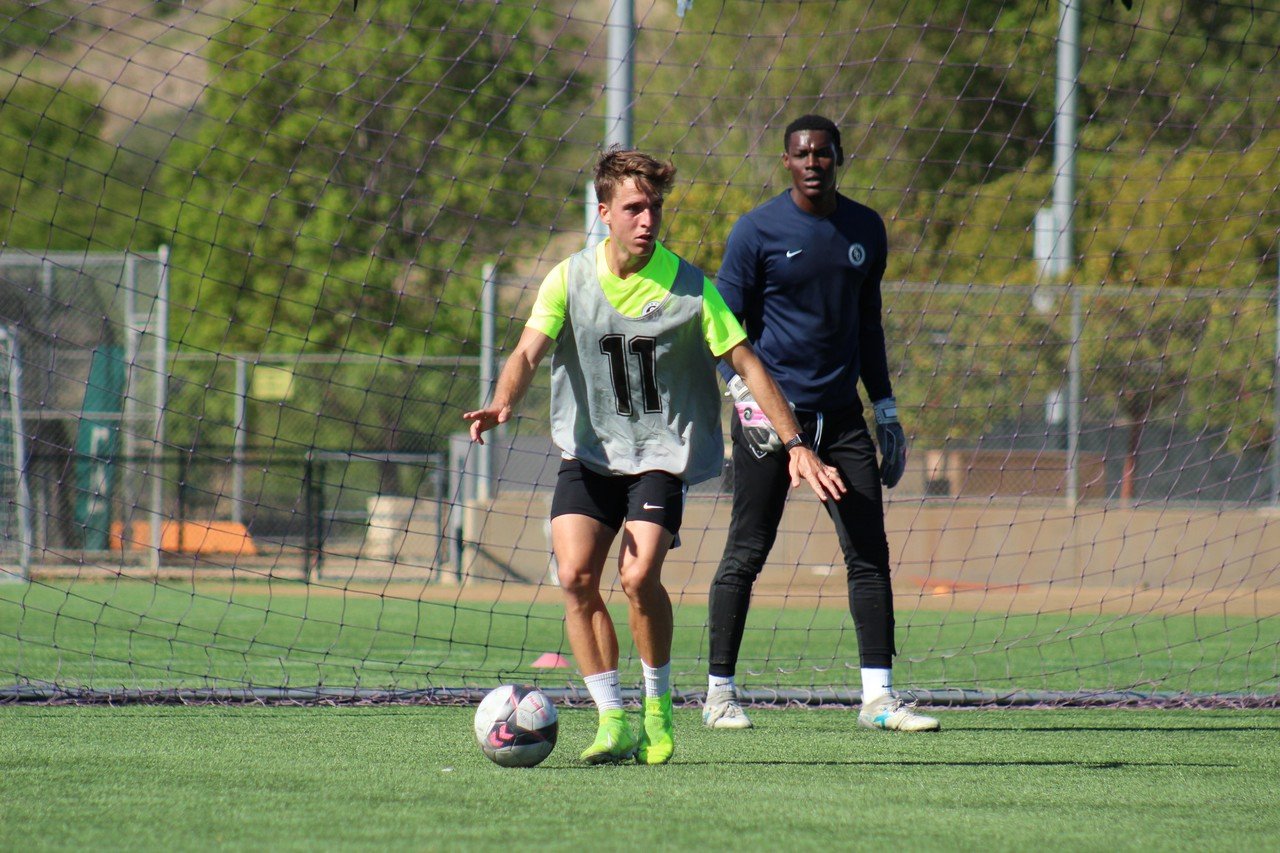 サッカー画像 大澄紅希 ハワイでサッカーアカデミー経営 Note