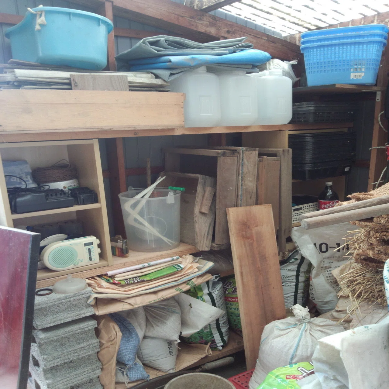納屋は劣化した不要品でいっぱい！｜Yuki/農ときどき旅