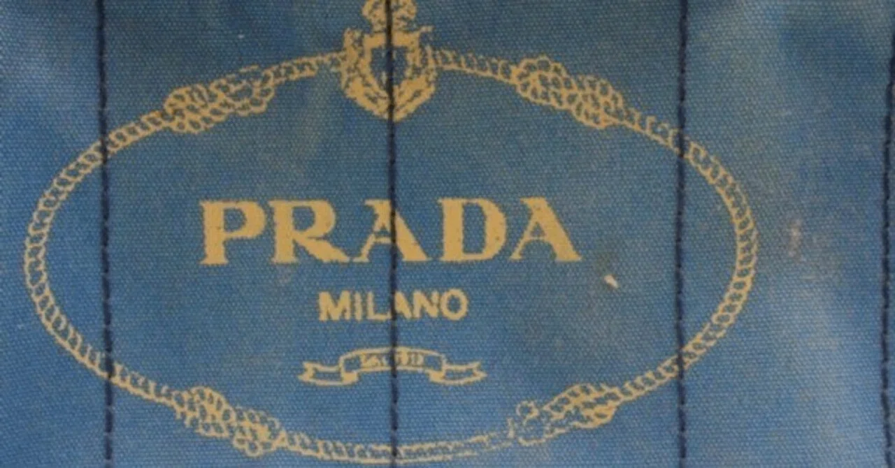 売り切れ必至のPRADA・カナパバッグはカジュアルなのに高品質 