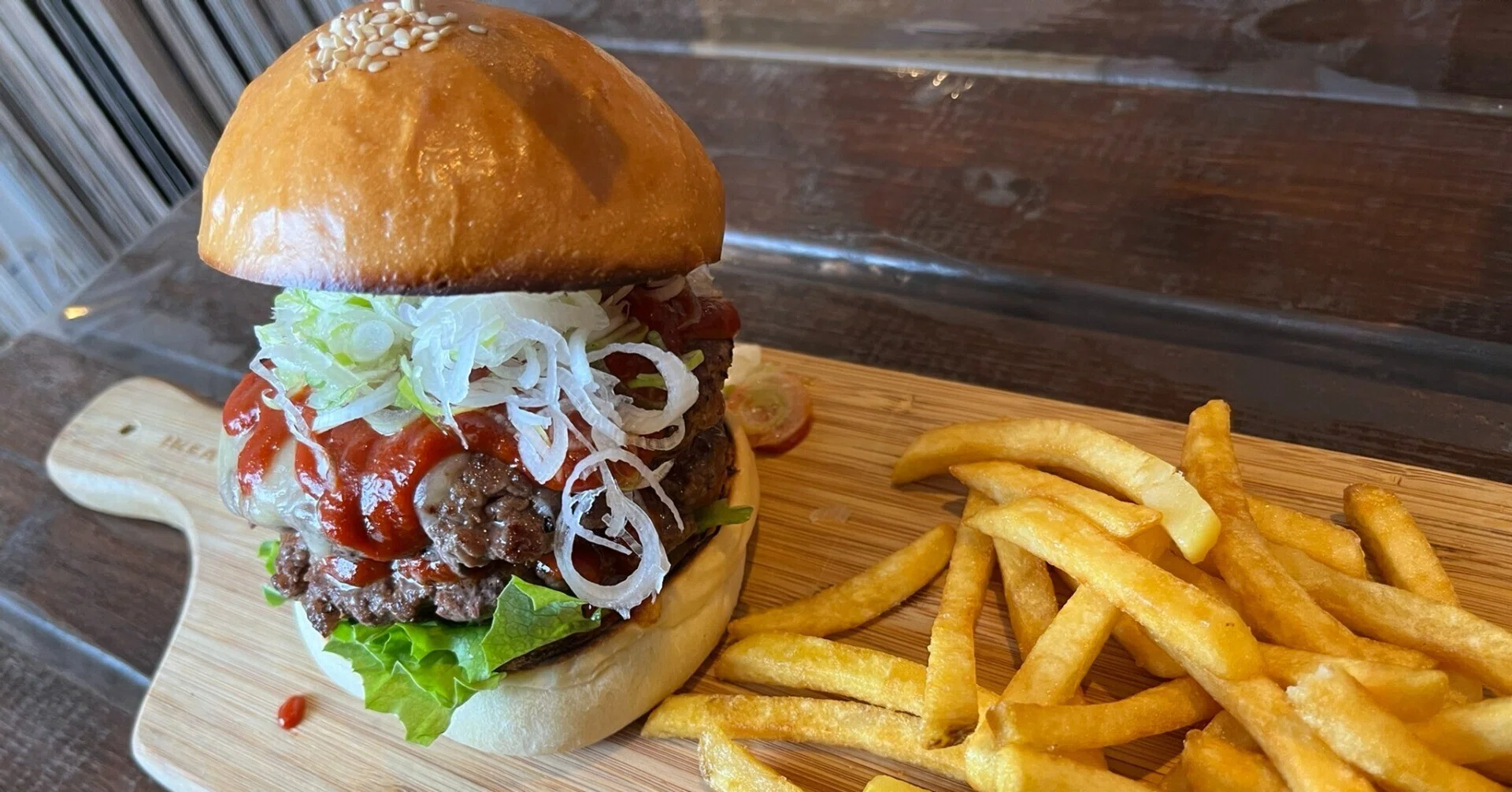 埼玉県 アメリカを思わせる本格バーガーを実食｜マロン04