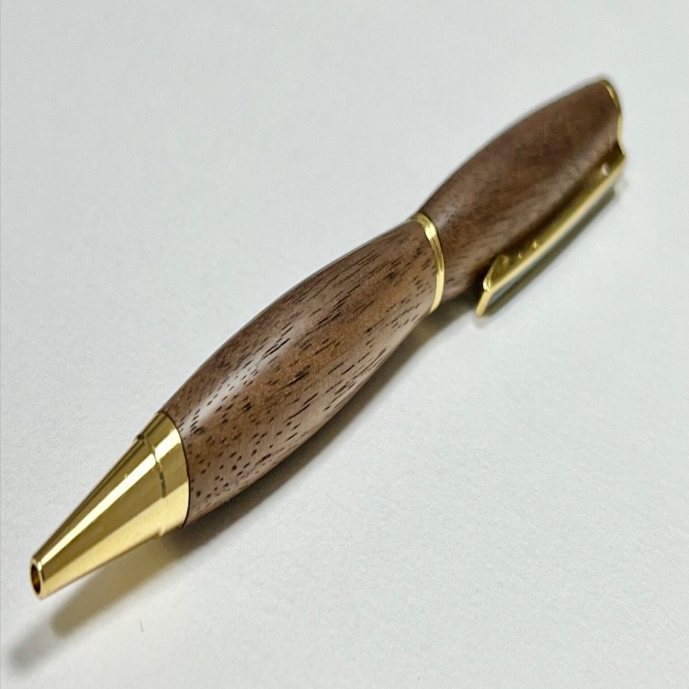木軸ペン/バストーニュウォルナット 磨きにこだわった1本。ウォルナットの木軸ペン完成｜りょう｜木綴