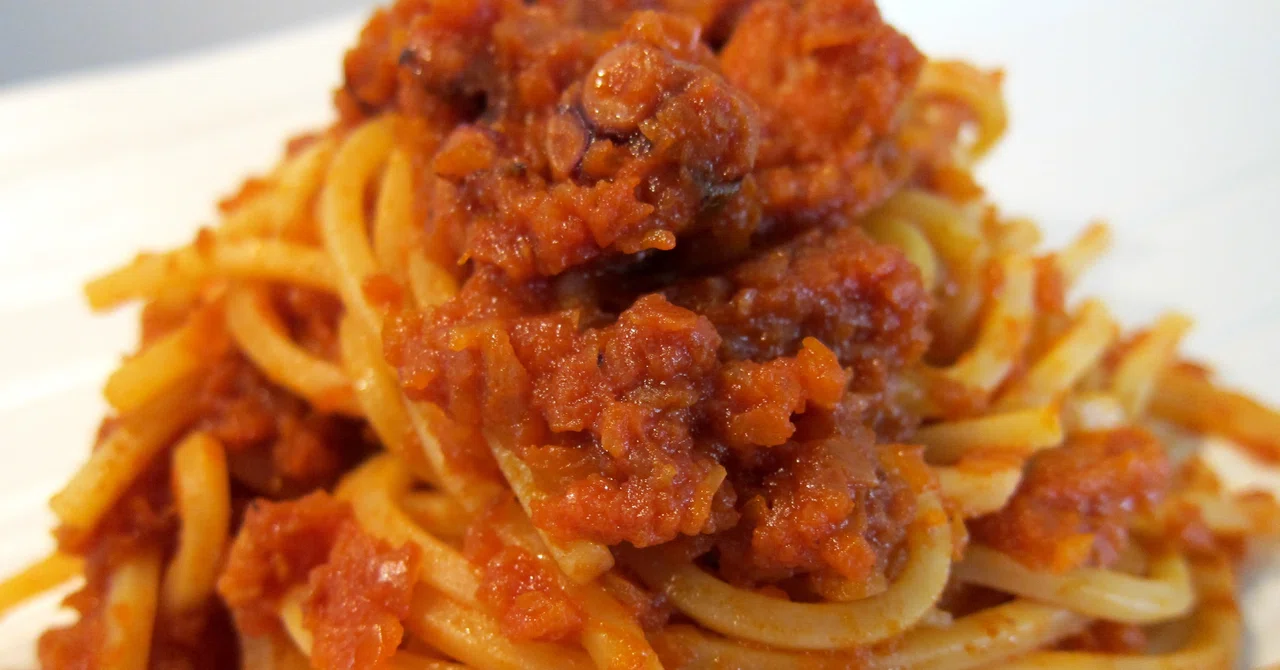 spaghetti al sugo di polpo