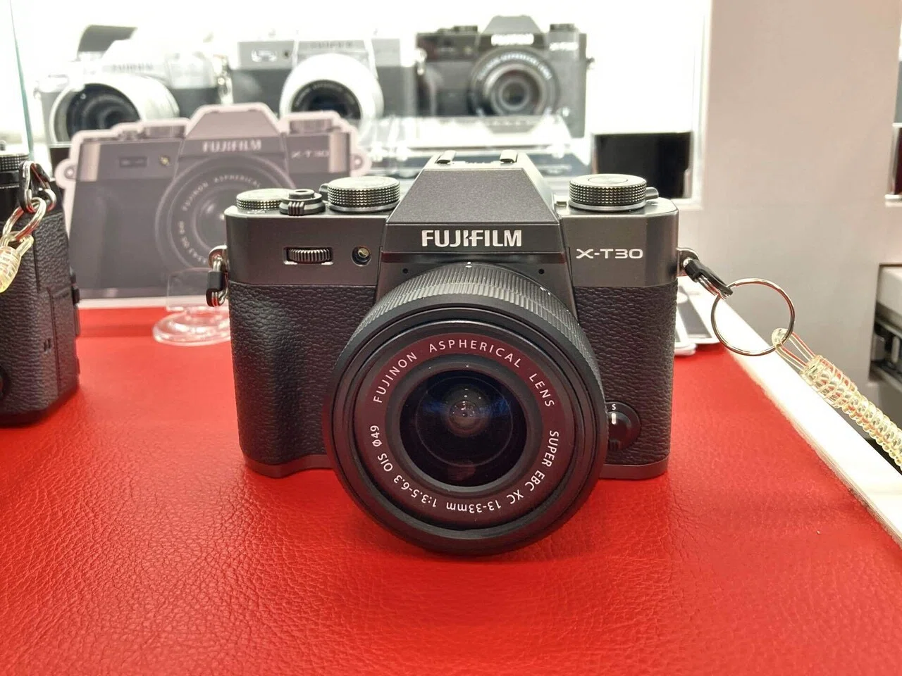 極美品 FUJIFILM X-M5 と XC13-33mm レンズ 富士フイルム - 極美品