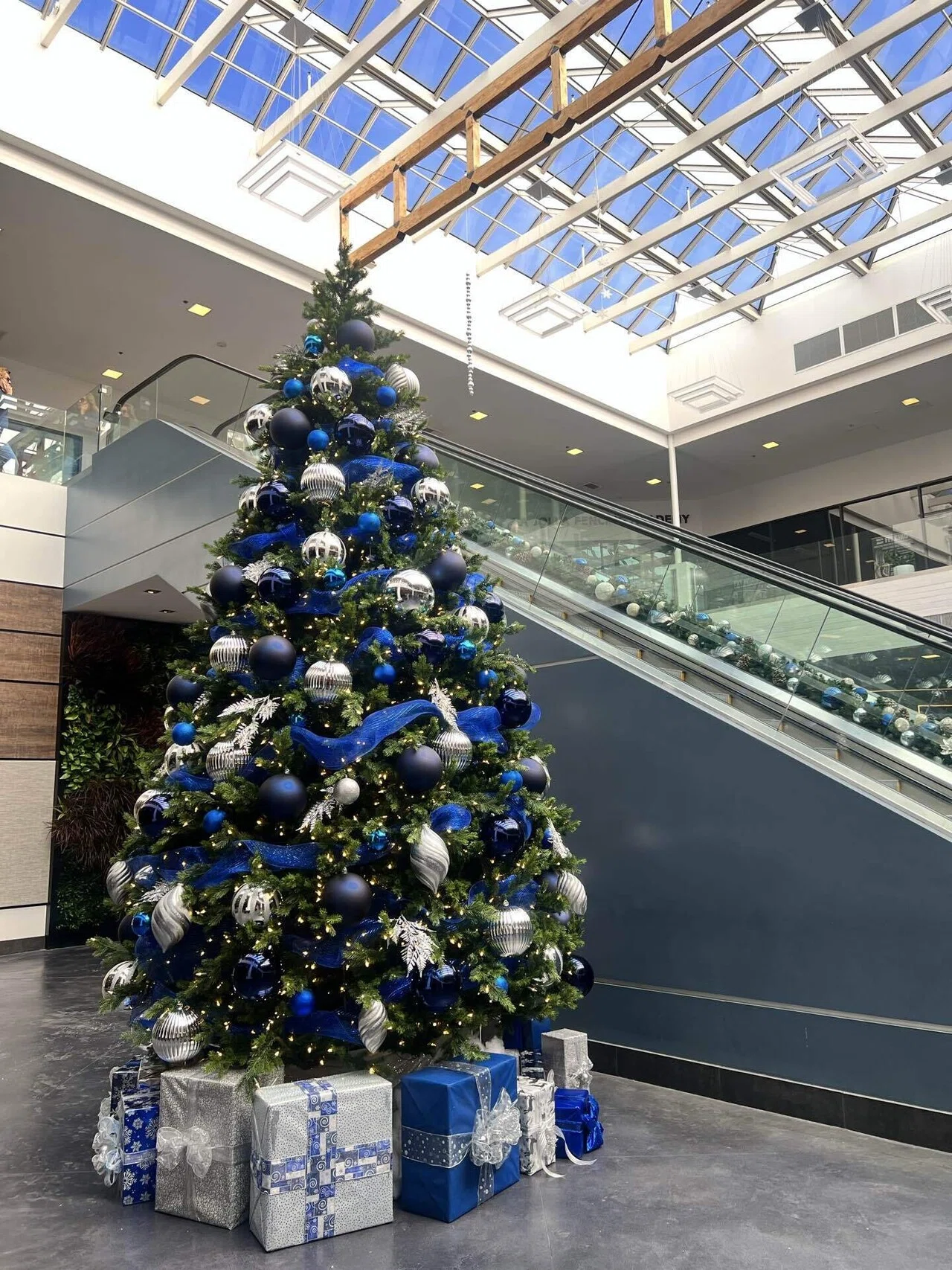 サンディエゴのショッピングモールで見つけたクリスマスツリー達。と
