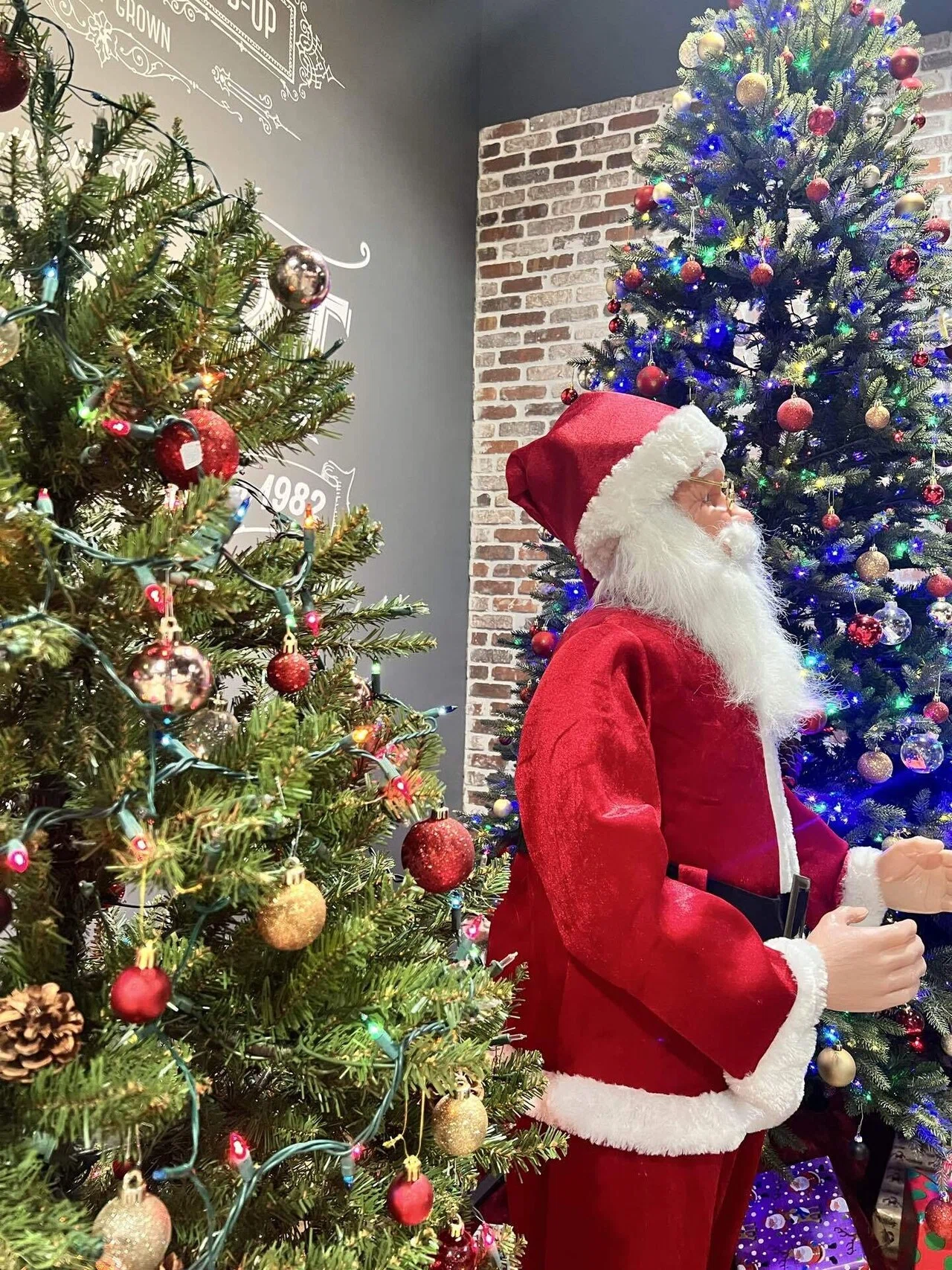 サンディエゴのショッピングモールで見つけたクリスマスツリー達。と