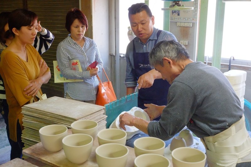 うつくしいうつわに恋して。暮らしの道具、白磁食器ツアー工場見学からグッドデザイン賞の白磁プレート2枚お土産付き3