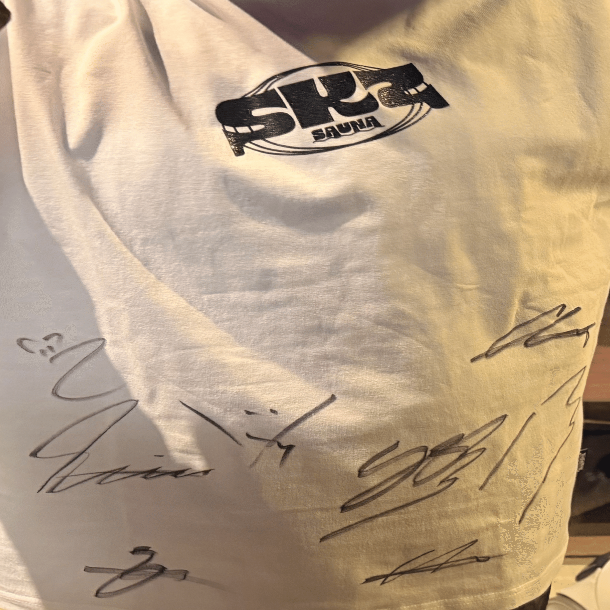 StrayKids☆スキズサウナくじB賞全員サインTシャツ届いた｜おれ