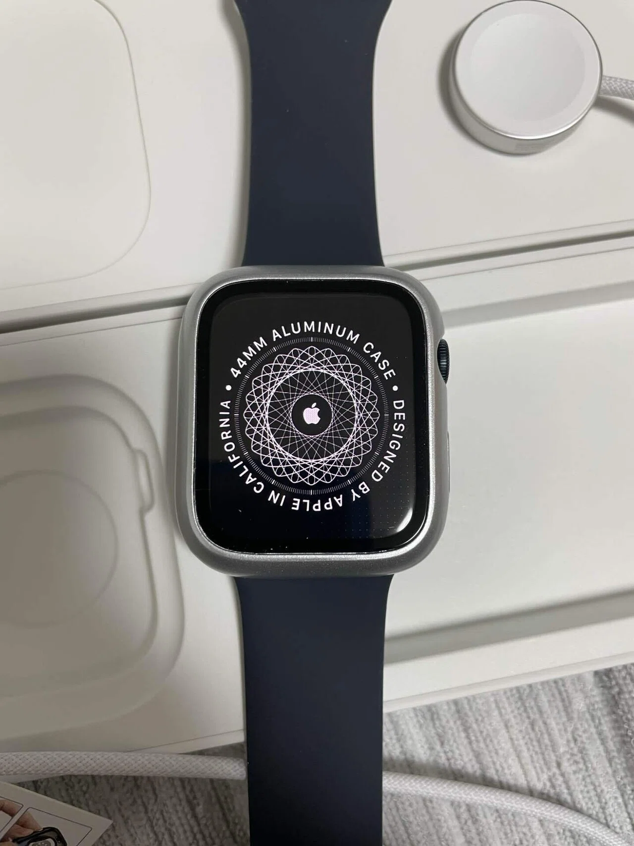 手首に近未来を！ Apple Watch SE3を買いました！｜Ryo