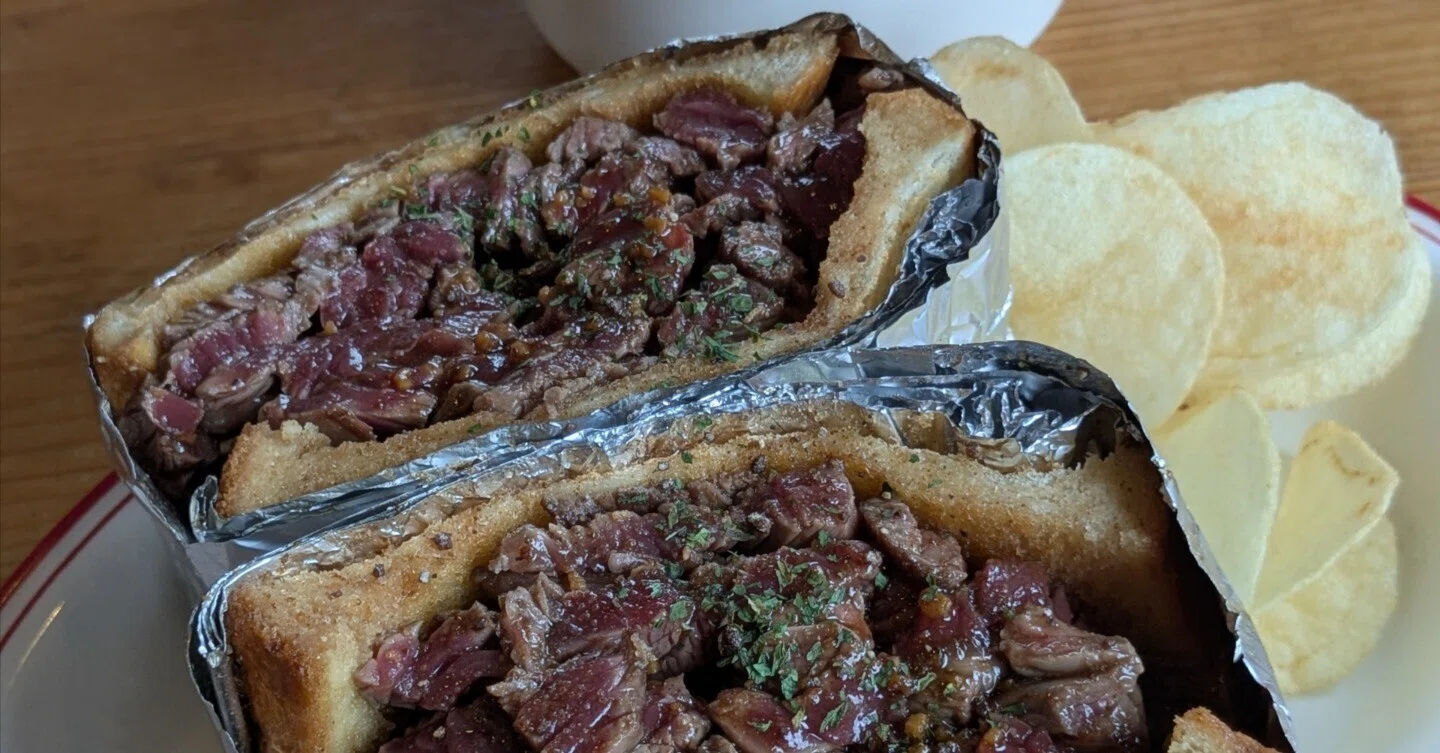 レアステーキサンド(300g)＠RAZ Cafe＆Restaurant(三重県桑名市 