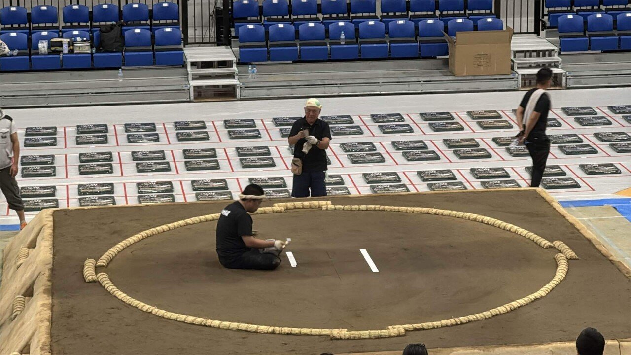 大相撲】 『土俵づくり』見学会！｜かつおjapan