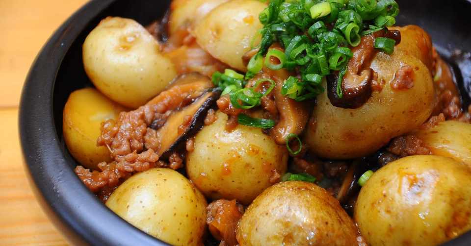 おいしさまるごと 新じゃがいもとひき肉のうま煮 旅する料理家 人生のレシピを作る なぎさ なおこ Note