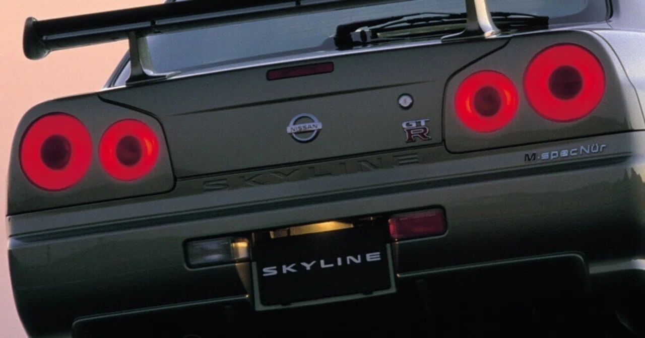R34 GT-Rの“丸型4灯テール” その完成度が時代を超えてるという話｜R34 