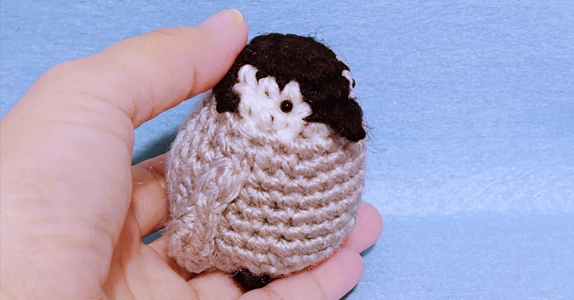 園*崎様 マフラーをつけた寒がりペンギンのあみぐるみ☆ブルー