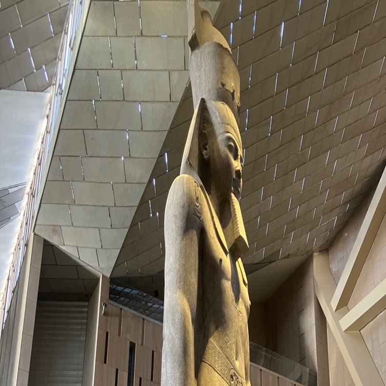 エジプト女一人旅③】大エジプト博物館にてツタンカーメン黄金マスクを