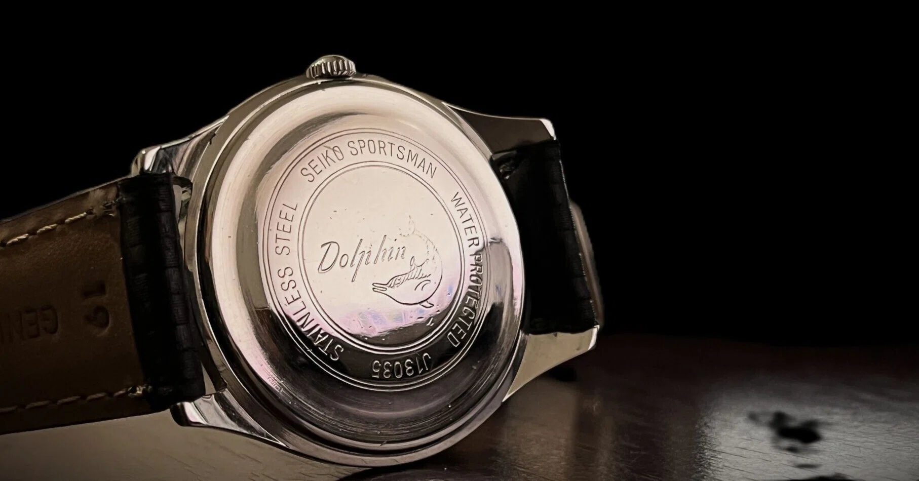 The Story of the Aquarium Hidden on the Case Back of a Wristwatch 